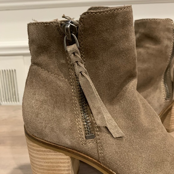 Dolce Vita Gray Suede Zip Ankle Boots Booties - Picture 6 of 6